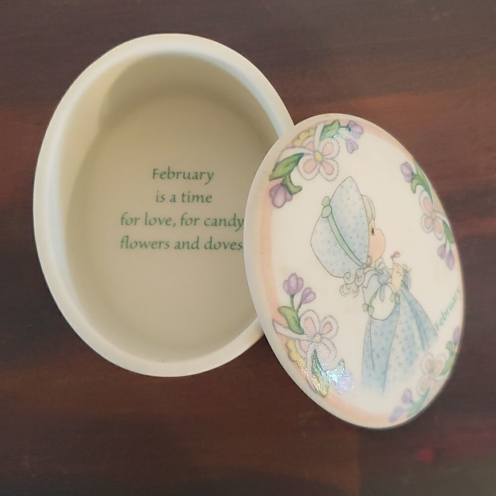 Vtg 1999 Enesco Precious Moments Small Porcelain Trinket Box With Lid "February"
